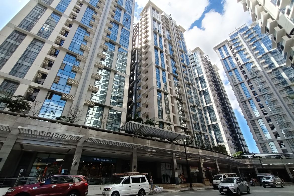 Condo for Sale in The Viceroy Residences, McKinley Hill, Taguig, Metro Manila