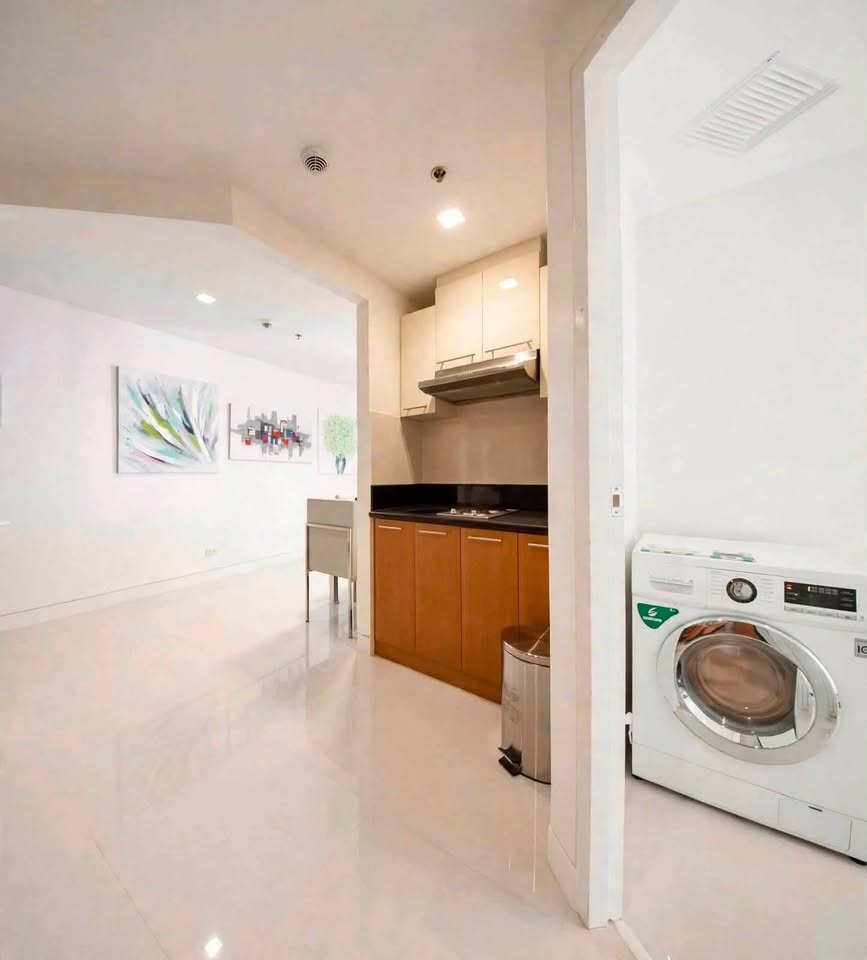Fully Furnished 1-Bedroom Condo for Sale at One Central, Makati – photo 5
