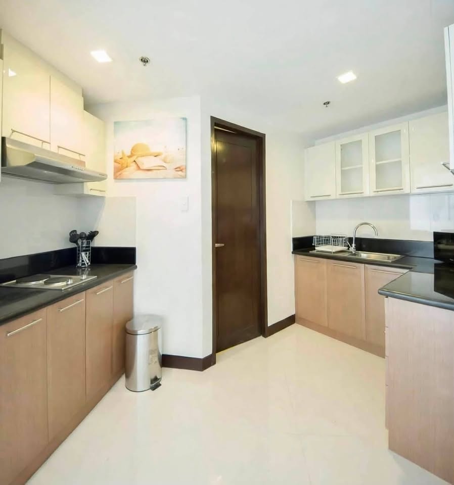Fully Furnished 1-Bedroom Condo for Sale at One Central, Makati – photo 6