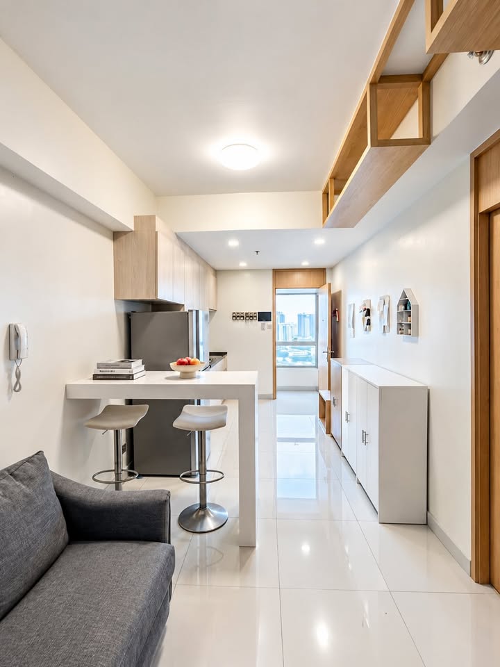 Furnished 1-Bedroom Condo with Parking for Sale at Signa Residences, Makati