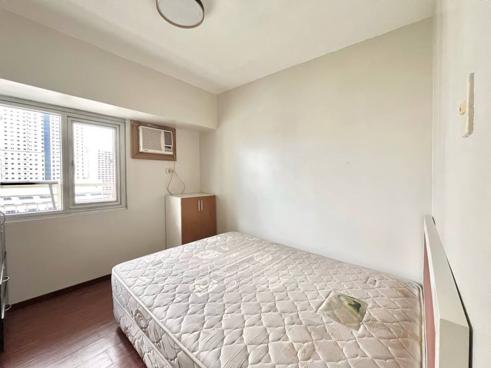 Furnished 2-Bedroom Condo with Balcony for Sale at Avida Towers Makati West – photo 5