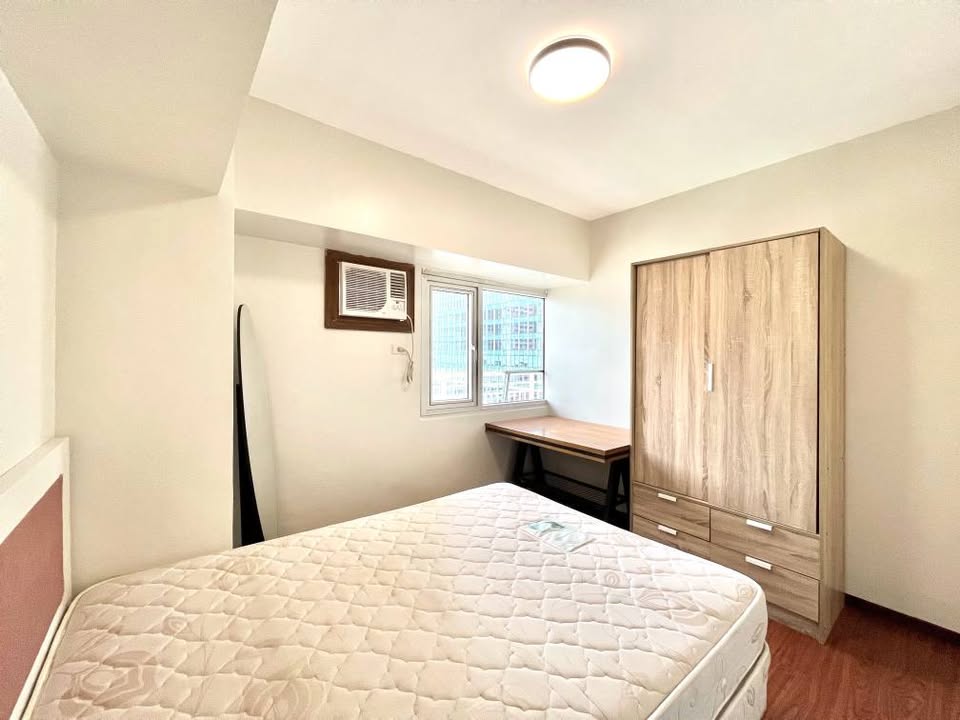 Furnished 2-Bedroom Condo with Balcony for Sale at Avida Towers Makati West – photo 6