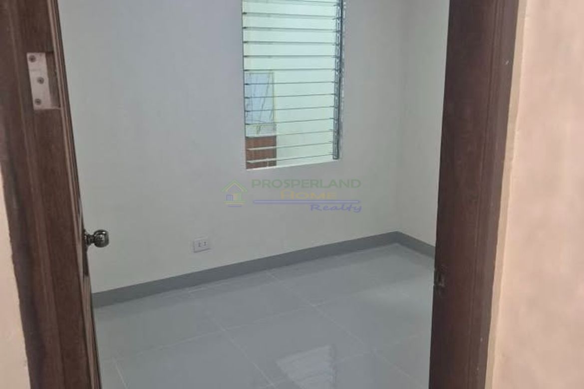 House for Sale in Barangay 93, Caloocan, Metro Manila near LRT-1 Monumento – photo 5