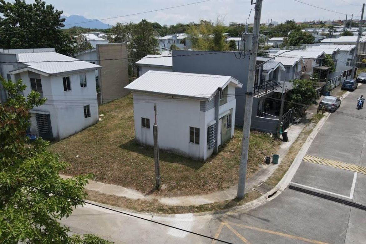 House for Sale in Canlubang, Calamba, Laguna