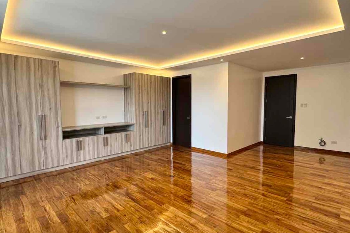House for Sale in Kapitolyo, Pasig, Metro Manila