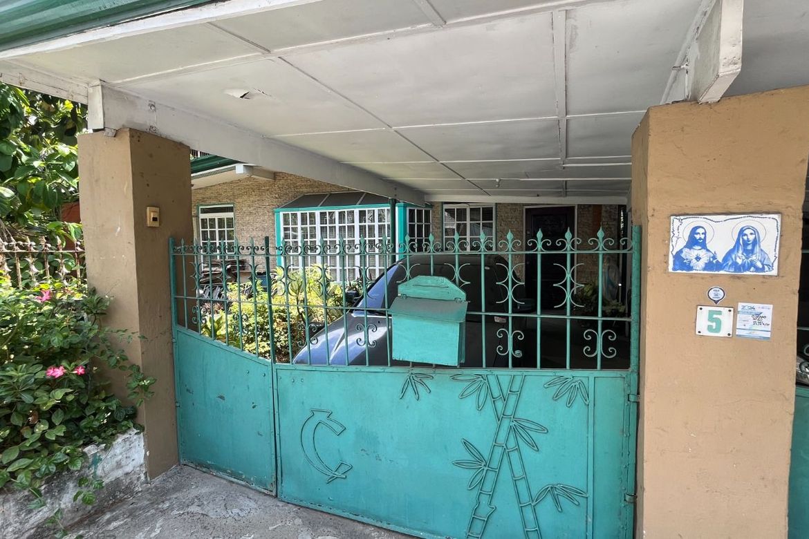House for Sale in Kapitolyo, Pasig, Metro Manila