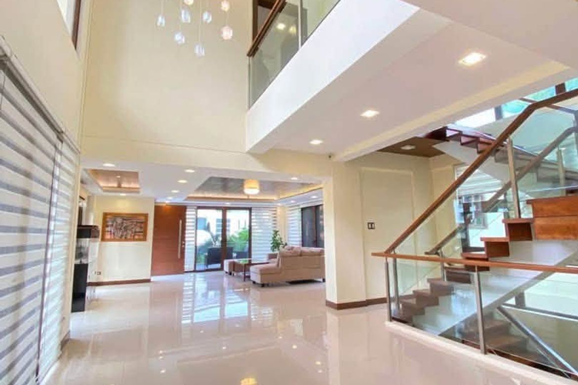 House for Sale in McKinley Hill, Taguig, Metro Manila