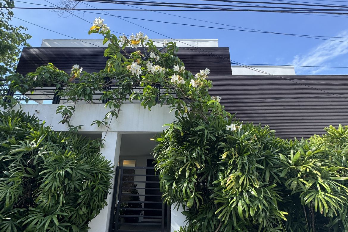 House for Sale in Merville, Parañaque, Metro Manila