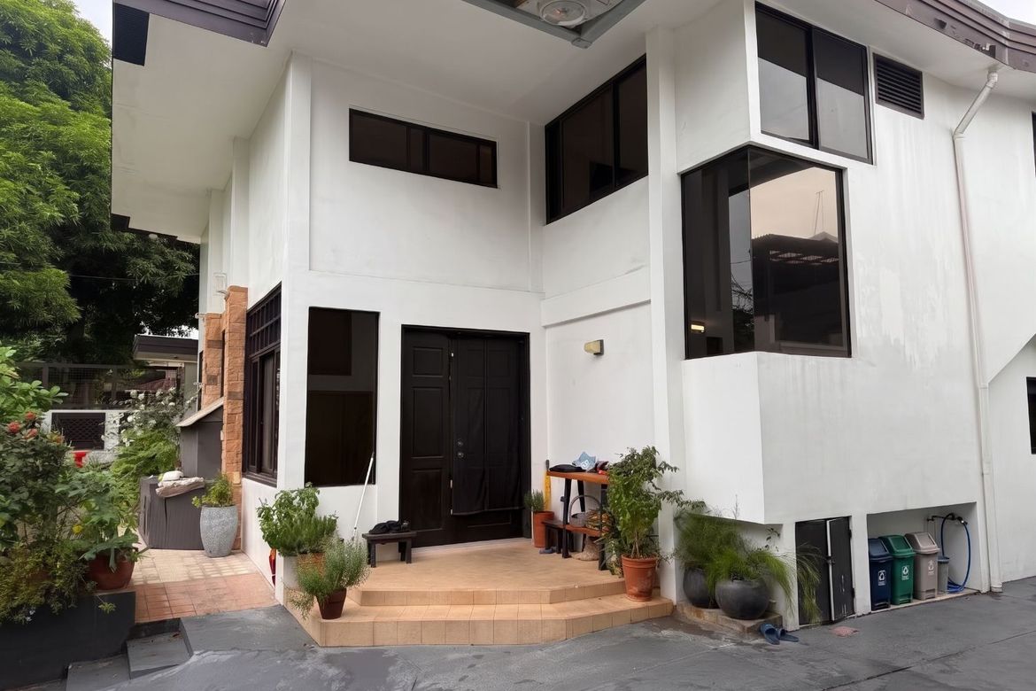 House for Sale in Merville, Parañaque, Metro Manila – photo 2