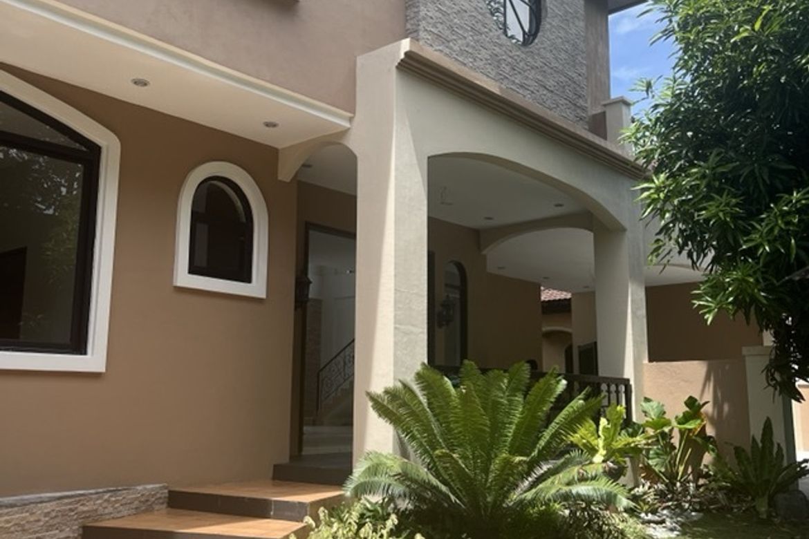 House for Sale in Molino IV, Bacoor, Cavite – photo 2