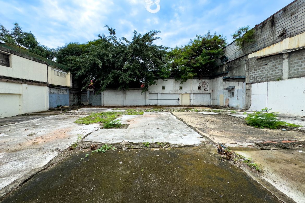 Land for Sale in Bangkal, Makati, Metro Manila near MRT-3 Magallanes
