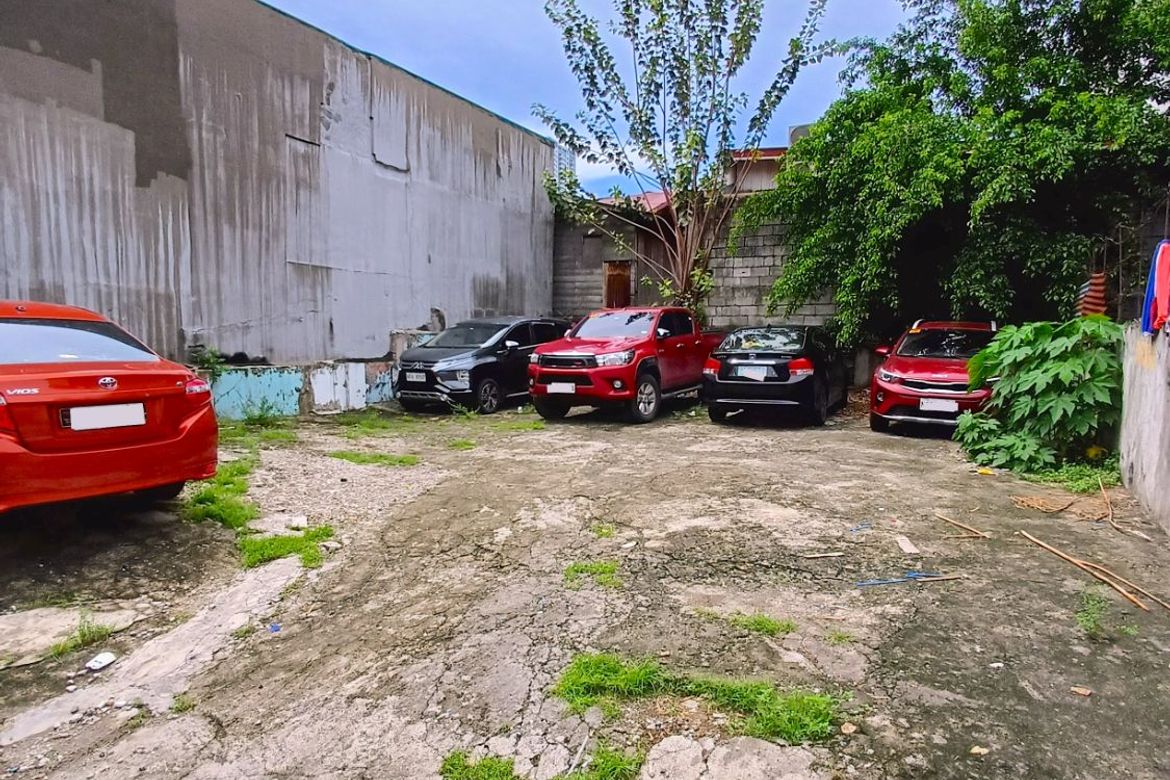 Land for Sale in Barangay 13, Pasay, Metro Manila near LRT-1 Gil Puyat