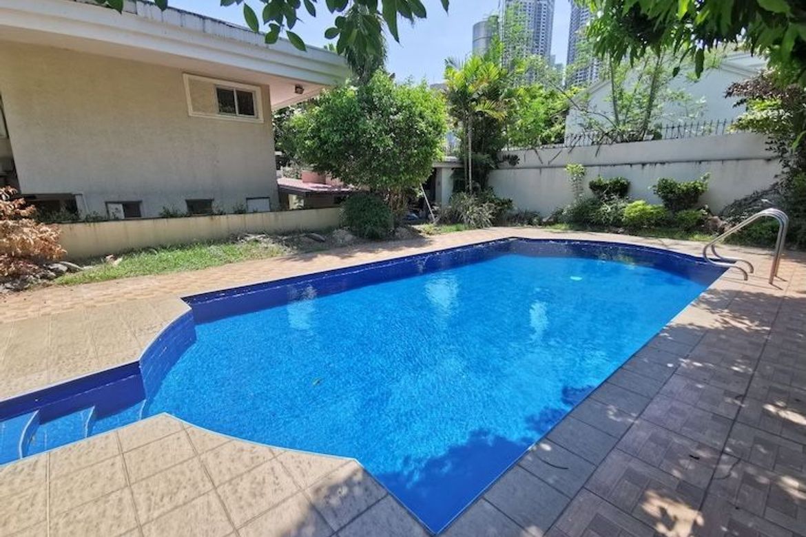 Land for Sale in Dasmariñas North, Makati, Metro Manila near MRT-3 Ayala – photo 2