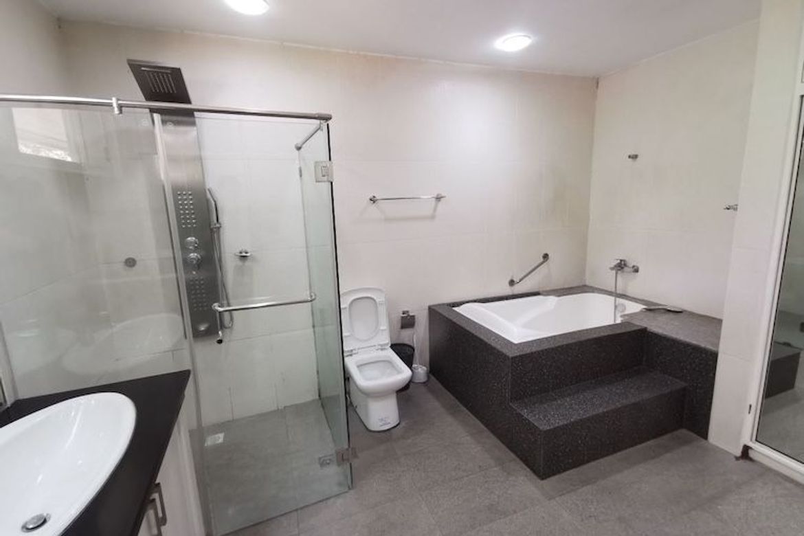 Land for Sale in Dasmariñas North, Makati, Metro Manila near MRT-3 Ayala – photo 7