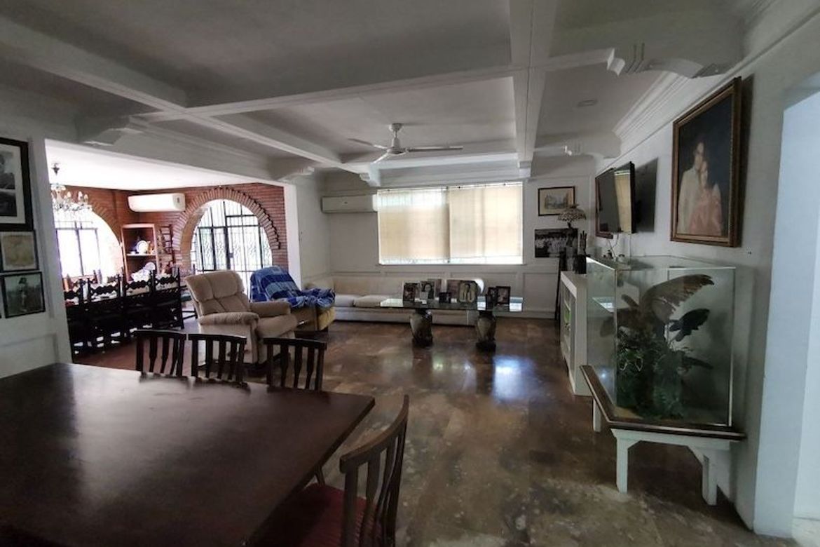 Land for Sale in Dasmariñas North, Makati, Metro Manila near MRT-3 Ayala