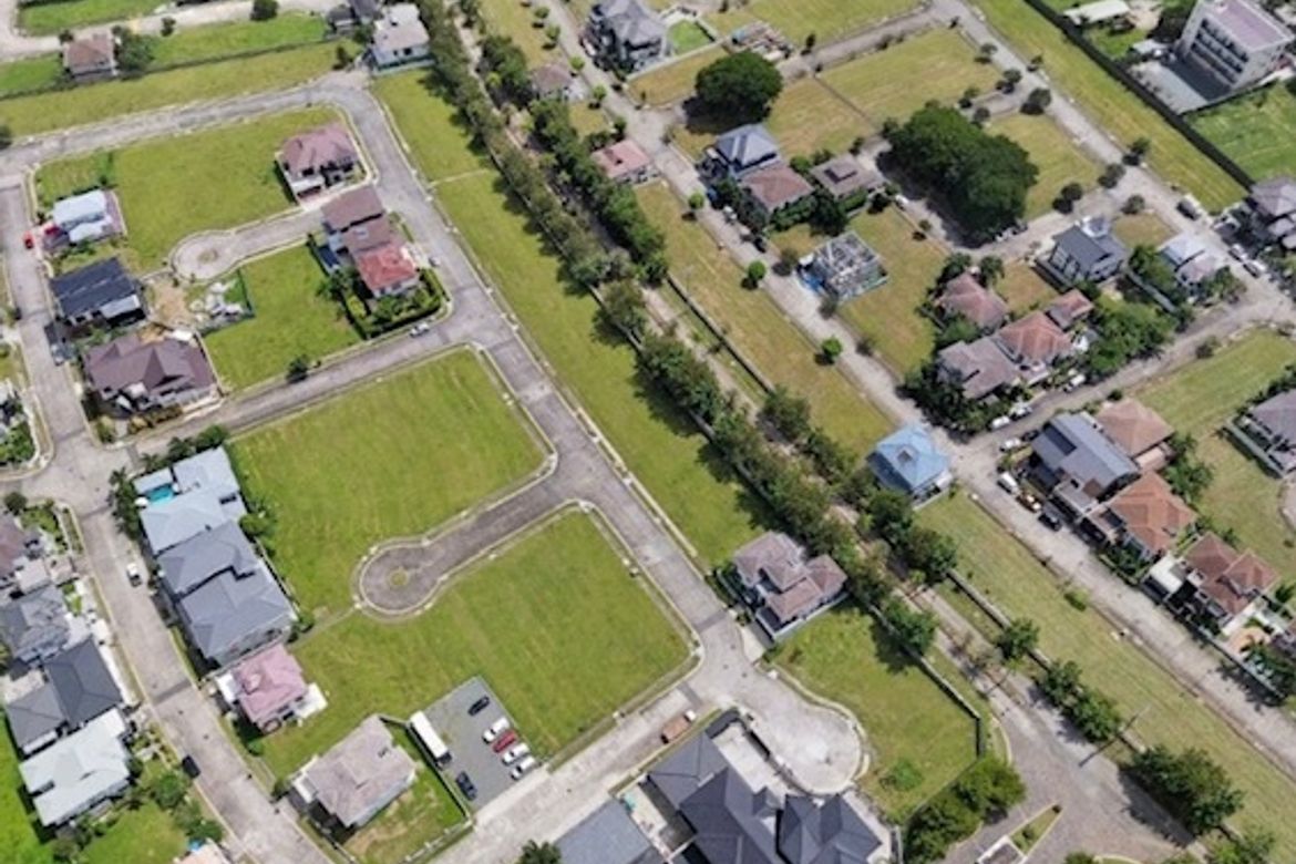 Land for Sale in Forbes Park North, Makati, Metro Manila near MRT-3 Buendia – photo 2