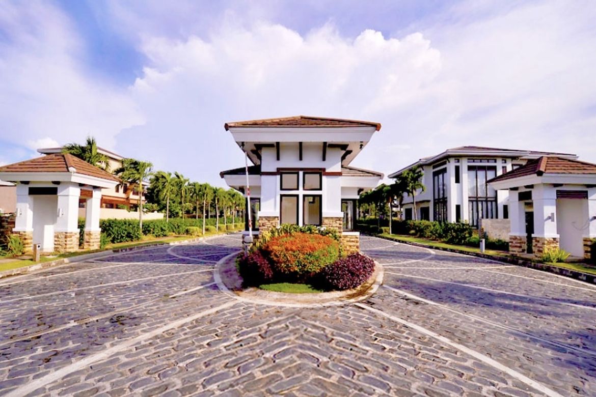 Land for Sale in Forbes Park North, Makati, Metro Manila near MRT-3 Buendia – photo 4