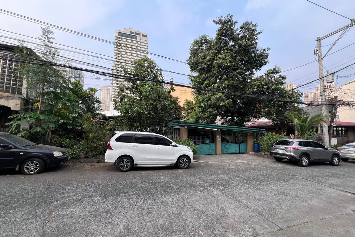 Land for Sale in Kapitolyo, Pasig, Metro Manila
