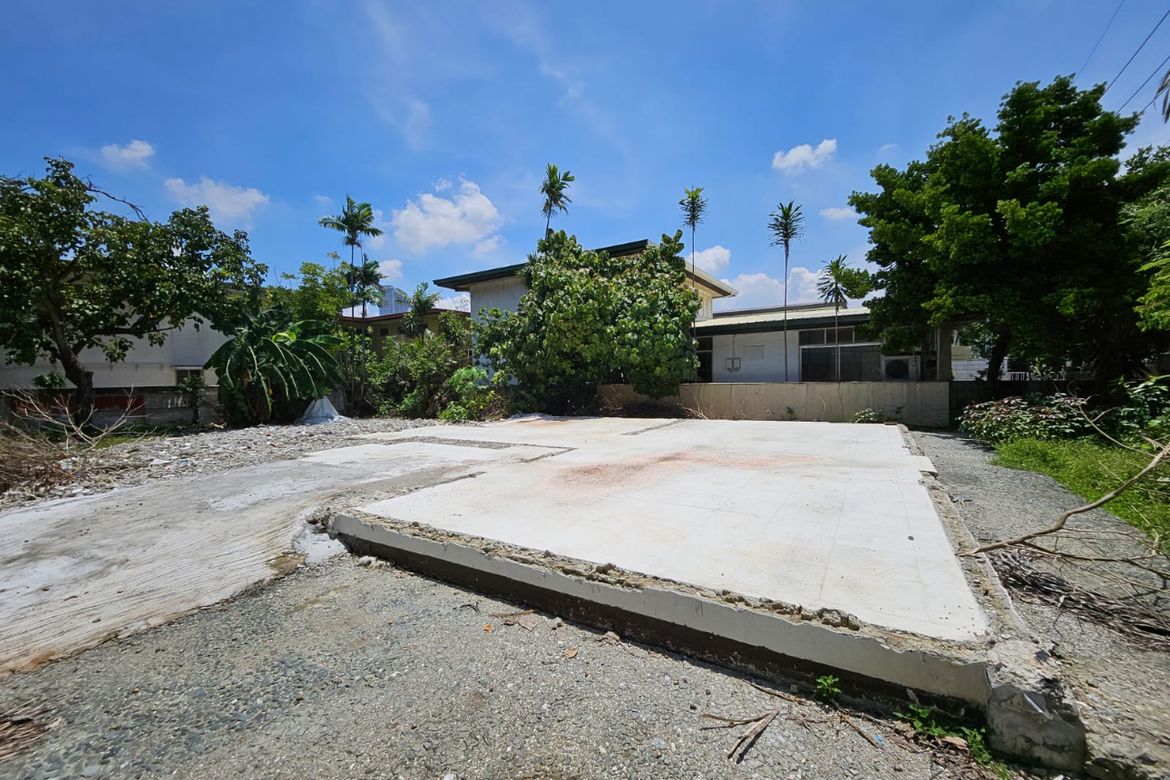 Land for Sale in Magallanes, Makati, Metro Manila near MRT-3 Magallanes
