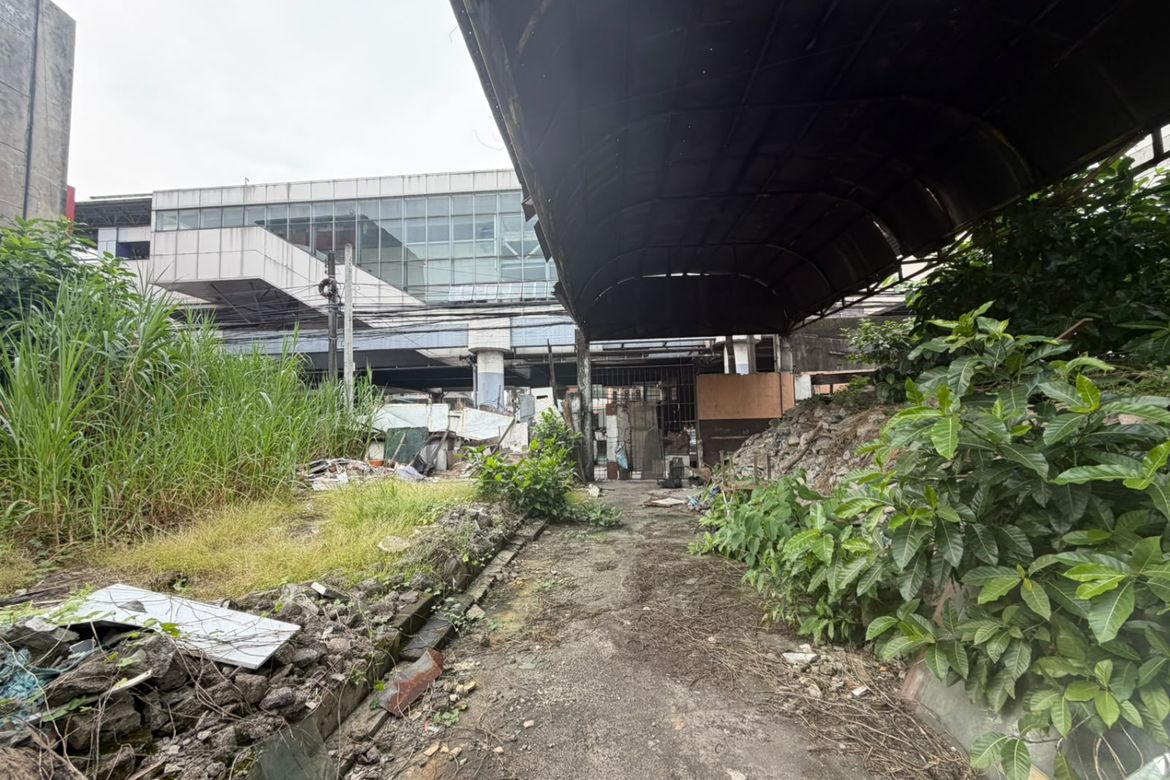 Land for Sale in Manila, Metro Manila near LRT-2 Legarda