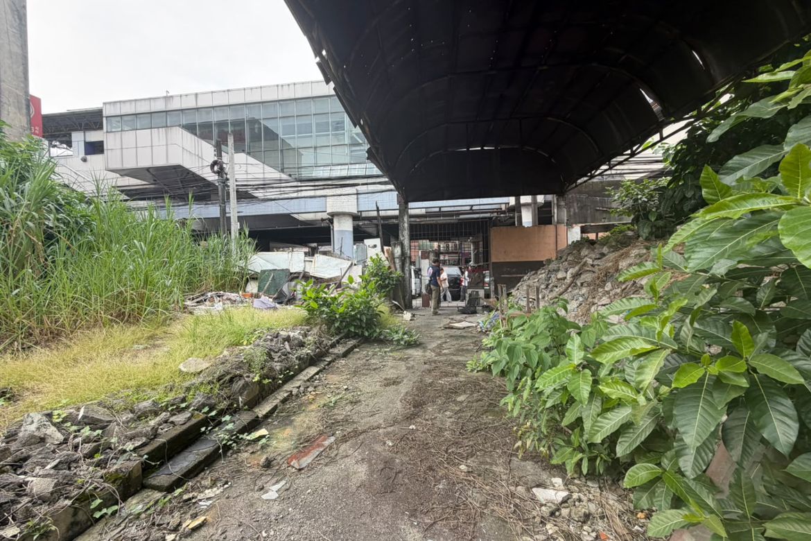Land for Sale in Manila, Metro Manila near LRT-2 Legarda – photo 2