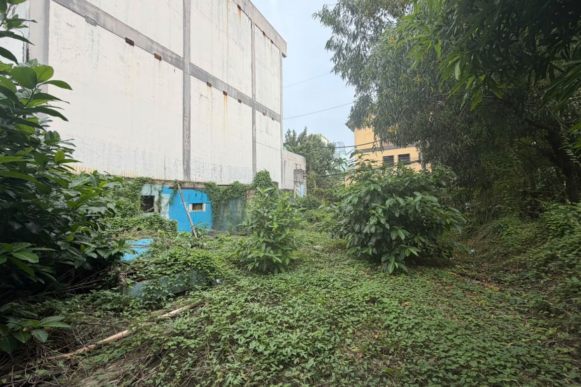 Land for Sale in Manila, Metro Manila near LRT-2 Legarda – photo 5
