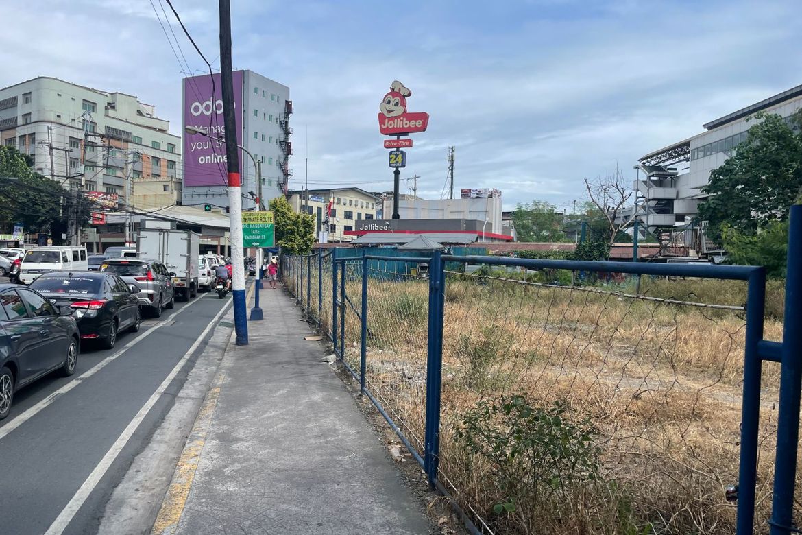 Land for Sale in Manila, Metro Manila near LRT-2 Legarda – photo 3