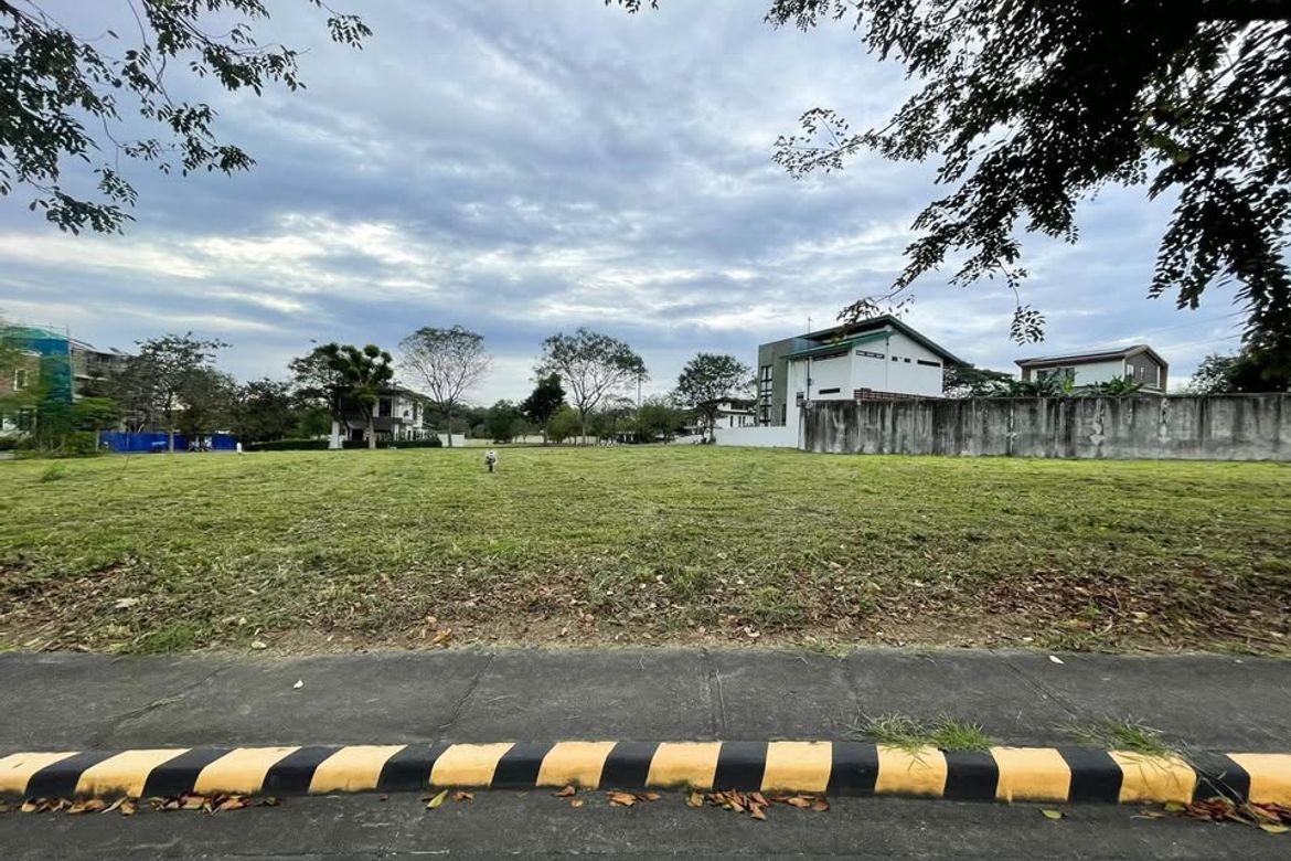 Land for Sale in Mckinley West Village, Pinagsama, Taguig, Metro Manila