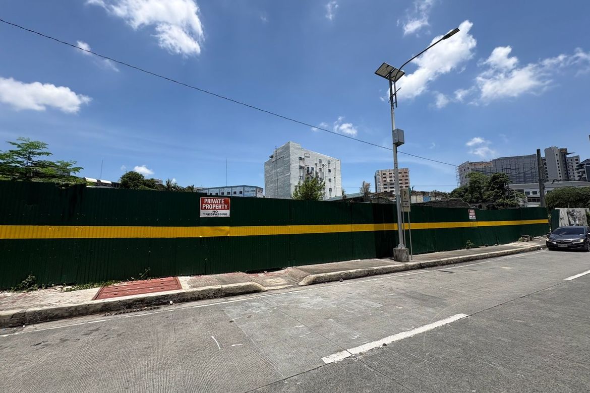 Land for Sale in South Triangle, Quezon City, Metro Manila near MRT-3 Quezon Avenue