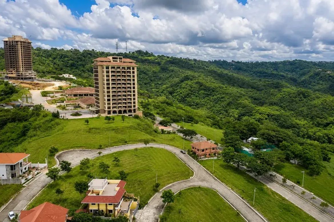 Land for Sale in Splendido Taal Towers, Niyugan, Laurel, Batangas – photo 4