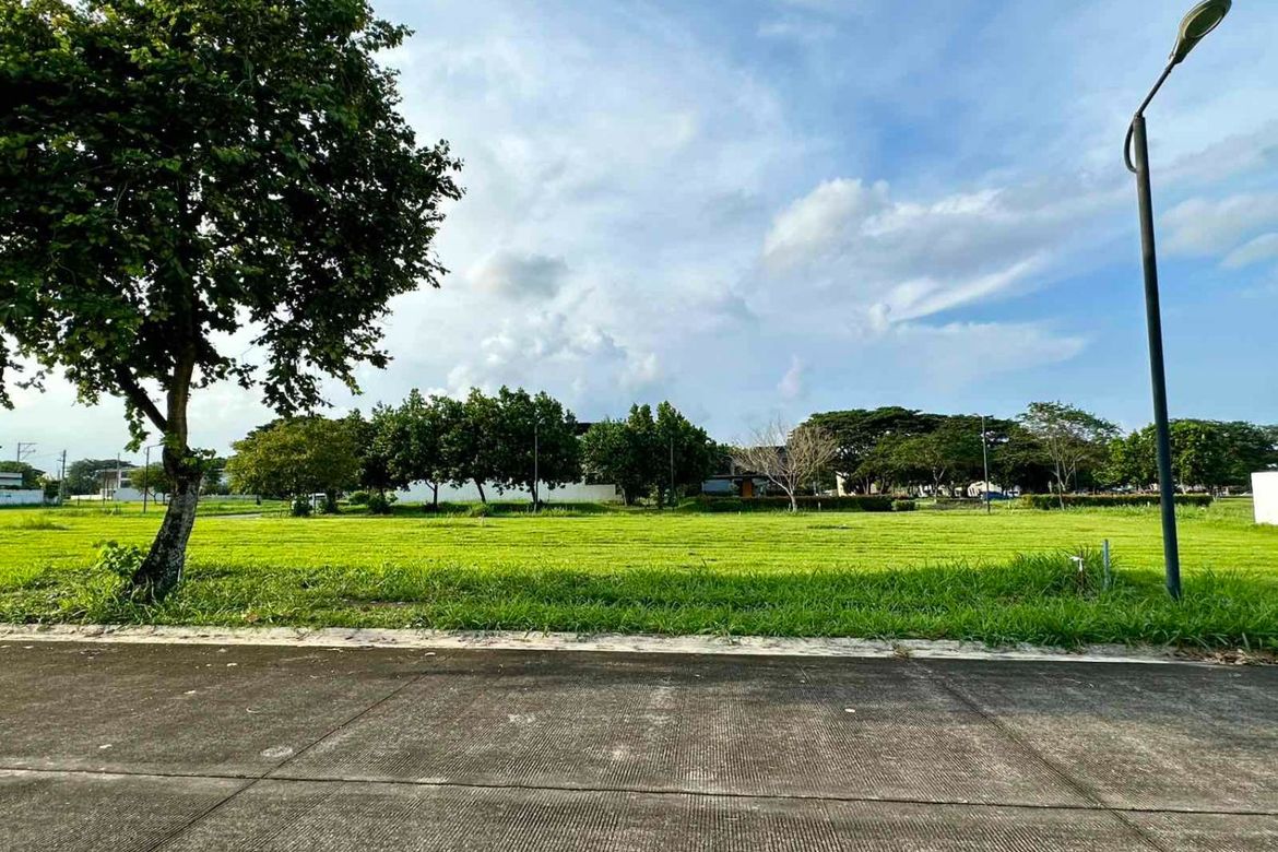 Land for Sale in Treveia Nuvali, Canlubang, Calamba, Laguna – photo 3