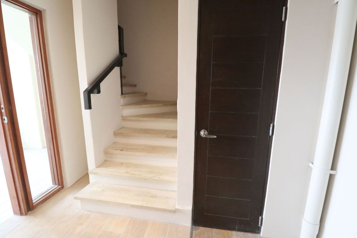Land for Sale in Urdaneta, Makati, Metro Manila near MRT-3 Ayala – photo 3