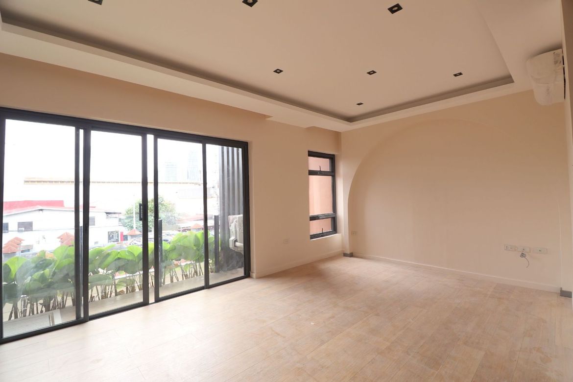 Land for Sale in Urdaneta, Makati, Metro Manila near MRT-3 Ayala – photo 5