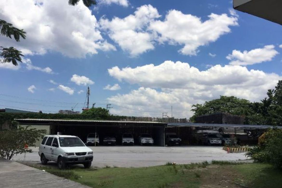 Land for Sale in Urdaneta, Makati, Metro Manila near MRT-3 Ayala