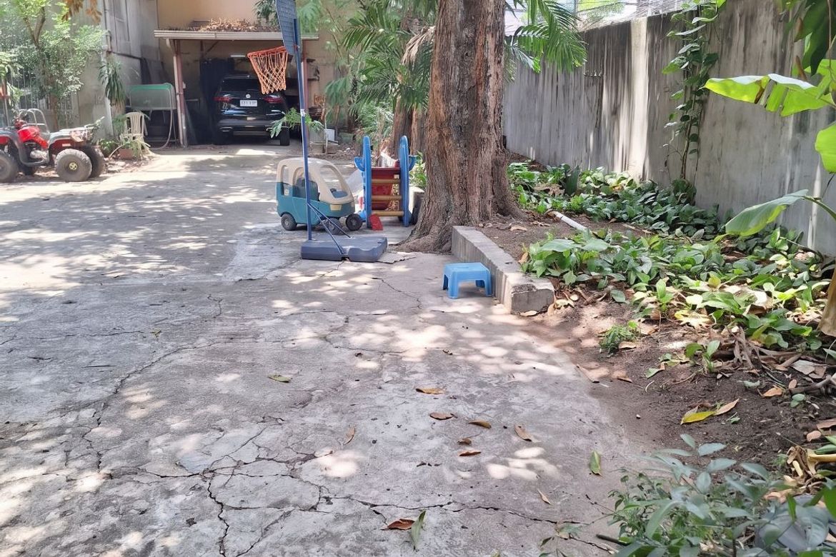 Land for Sale in Valenzuela, Makati, Metro Manila – photo 4