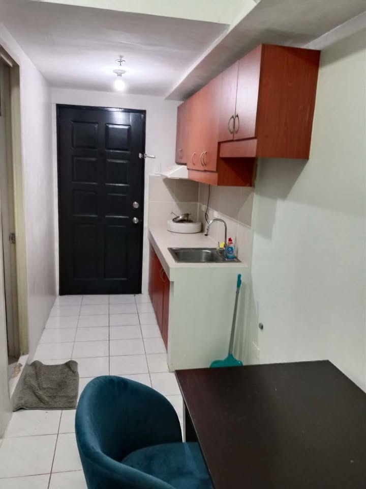 Semi-Furnished 1-Bedroom Condo for Rent at Rada Regency, Legaspi Village photo 3