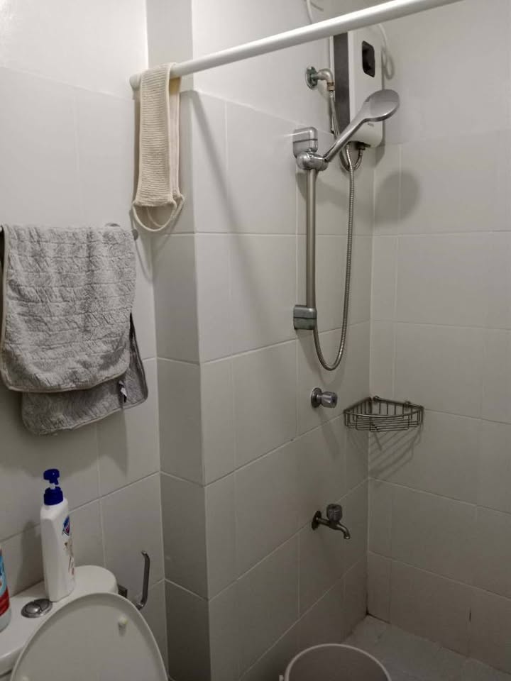 Semi-Furnished 1-Bedroom Condo for Rent at Rada Regency, Legaspi Village photo 4
