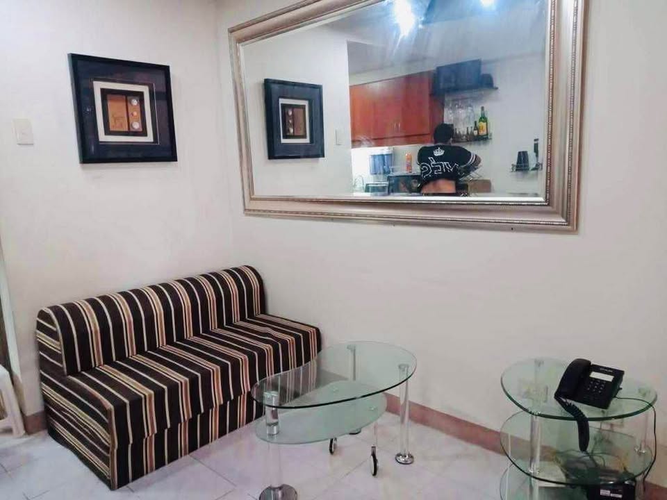 Semi-Furnished 1-Bedroom Condo for Sale at Makati Executive Tower, Buendia – photo 3