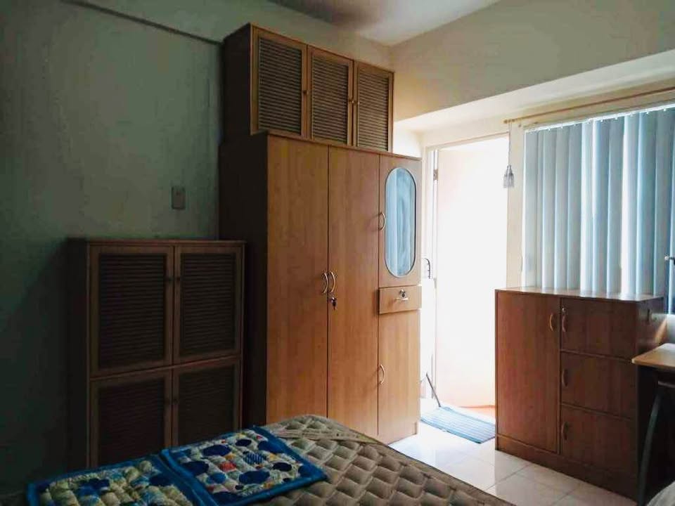 Semi-Furnished 1-Bedroom Condo for Sale at Makati Executive Tower, Buendia – photo 4