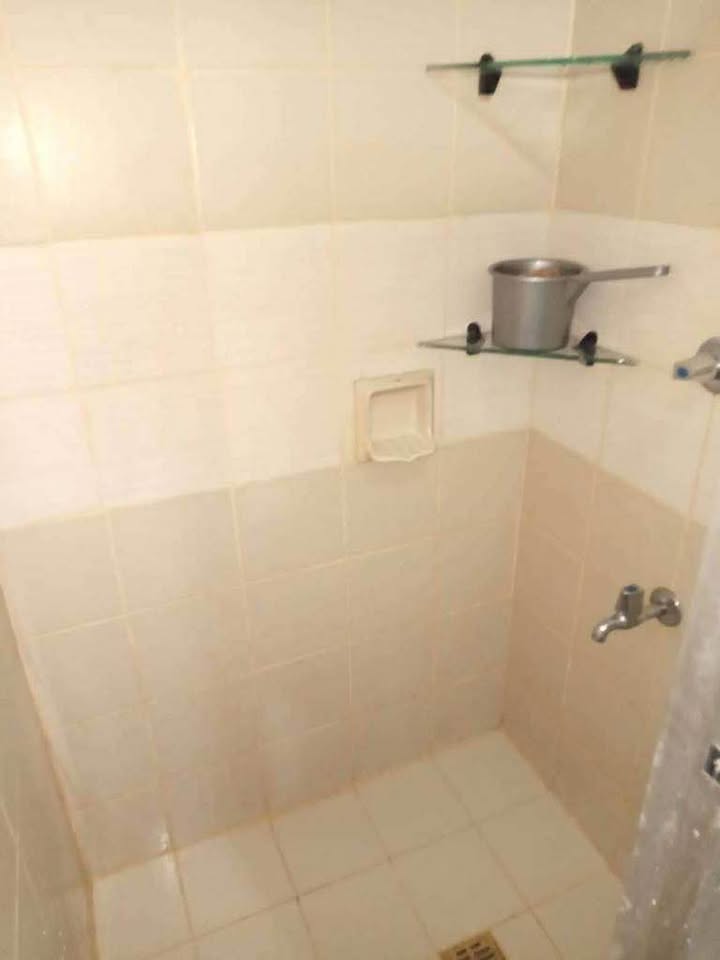 Semi-Furnished 1-Bedroom Condo for Sale at Makati Executive Tower, Buendia – photo 6