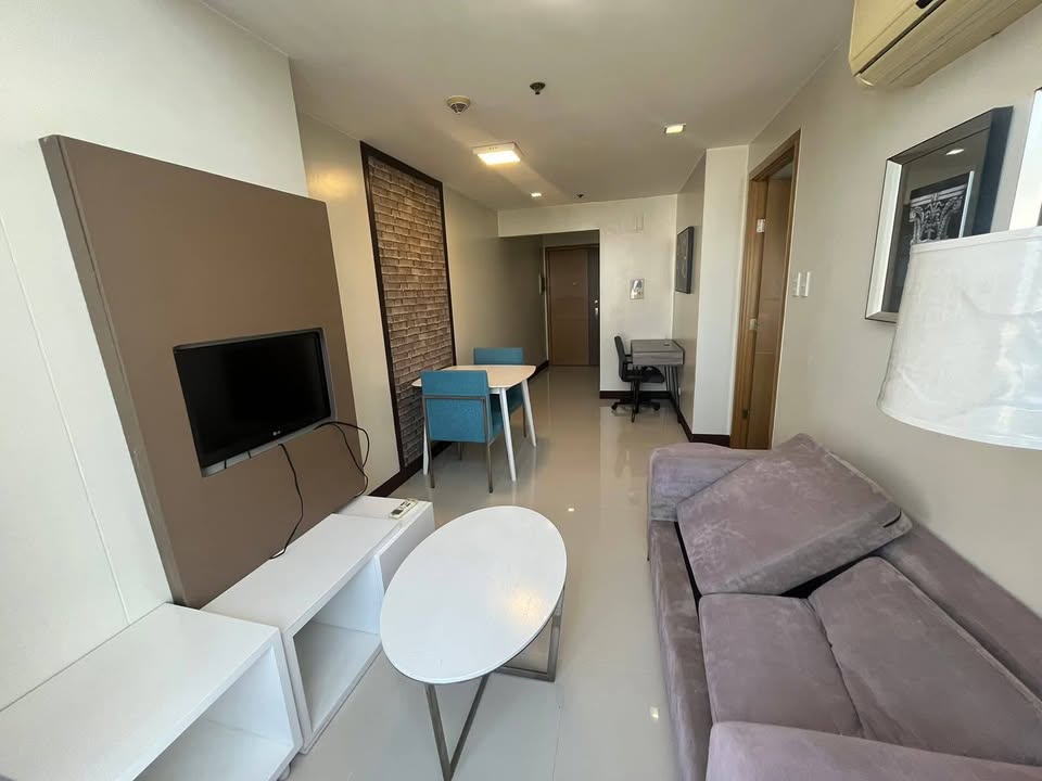 Semi-Furnished 1-Bedroom Condo for Sale at One Central, Makati – photo 2