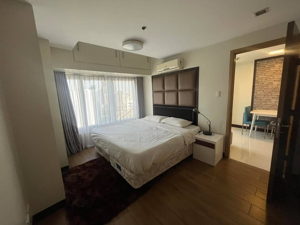 Semi-Furnished 1-Bedroom Condo for Sale at One Central, Makati – photo 3