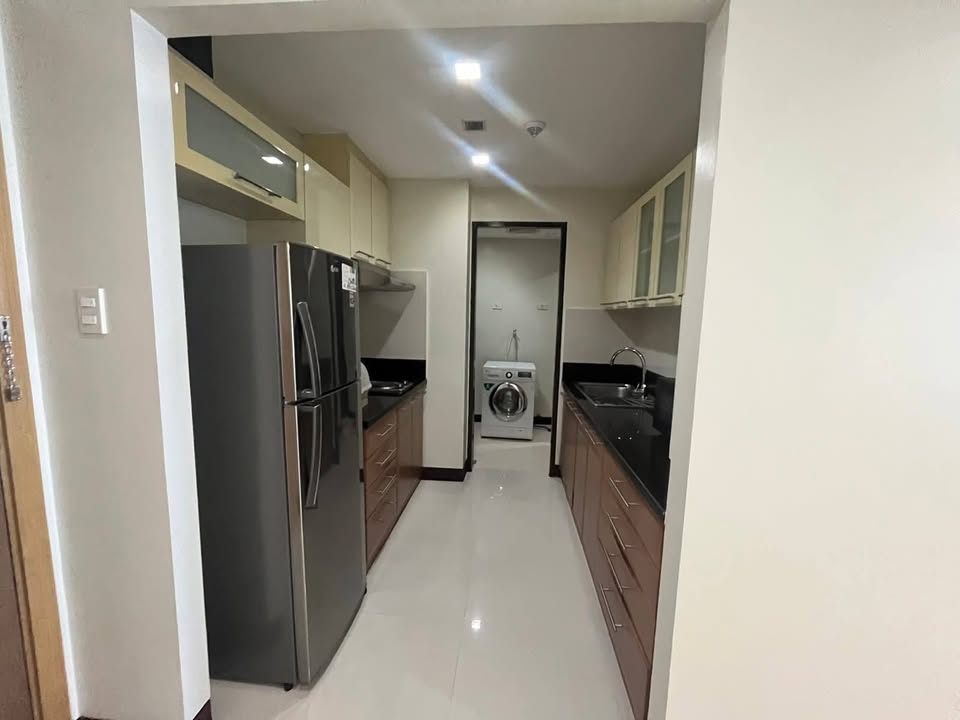 Semi-Furnished 1-Bedroom Condo for Sale at One Central, Makati – photo 7