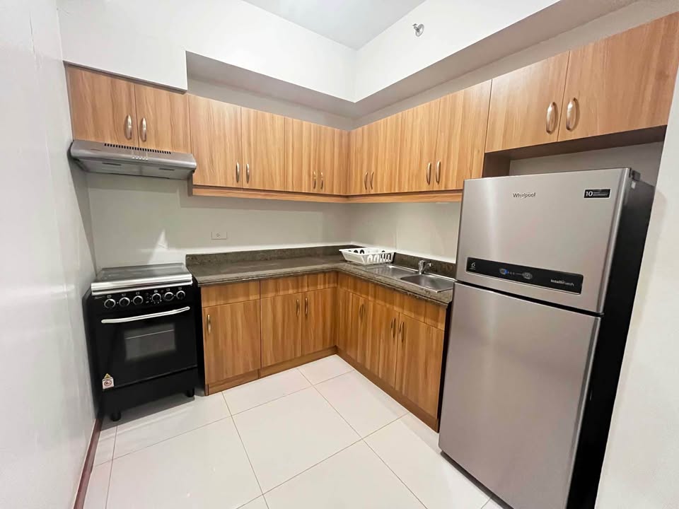 Semi-Furnished 2-Bedroom Condo with Parking for Sale at Brio Tower, Makati – photo 3