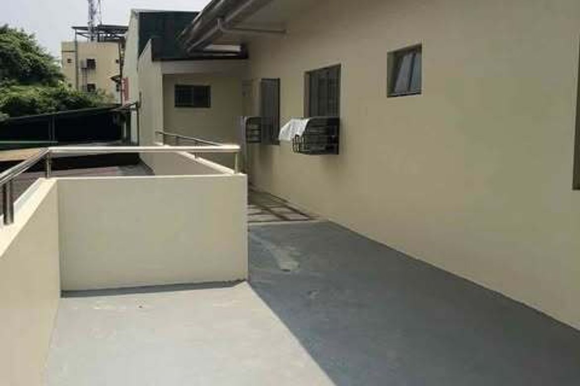Shophouse for Sale in Apolonio Samson, Quezon City, Metro Manila near LRT-1 Balintawak – photo 5