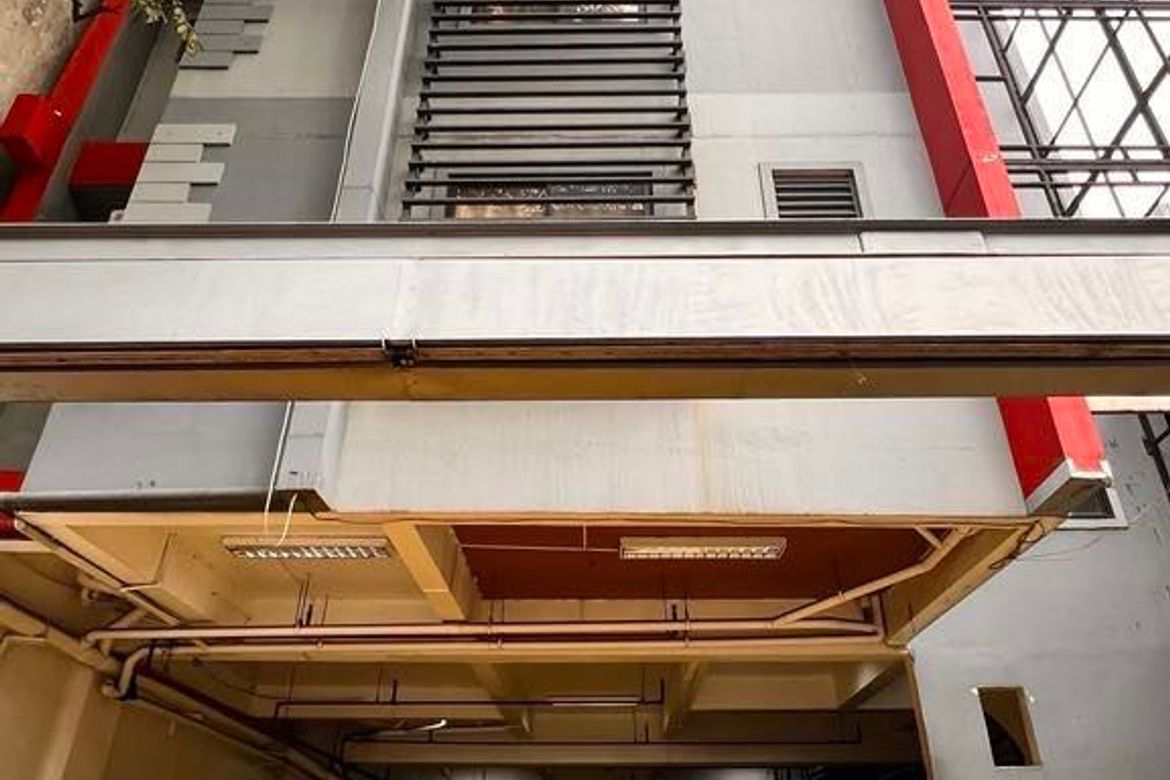 Shophouse for Sale in Bangkal, Makati, Metro Manila near MRT-3 Magallanes