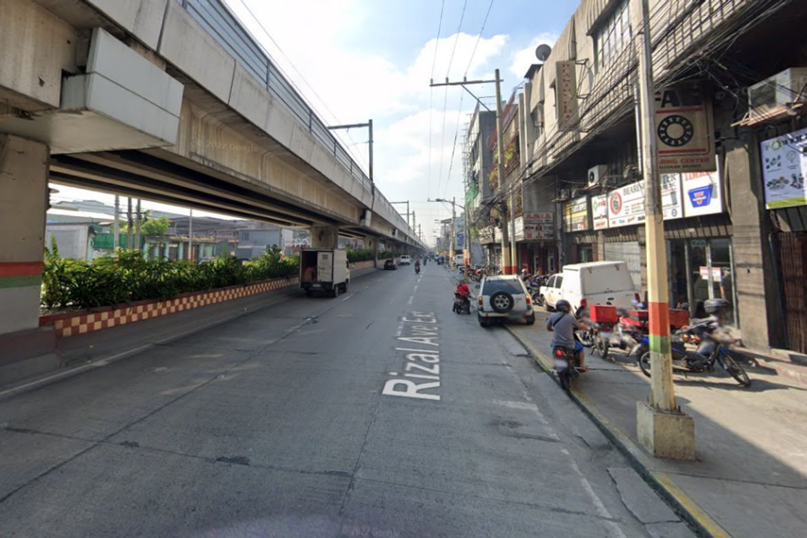 Shophouse for Sale in Barangay 68, Caloocan, Metro Manila near LRT-1 Monumento