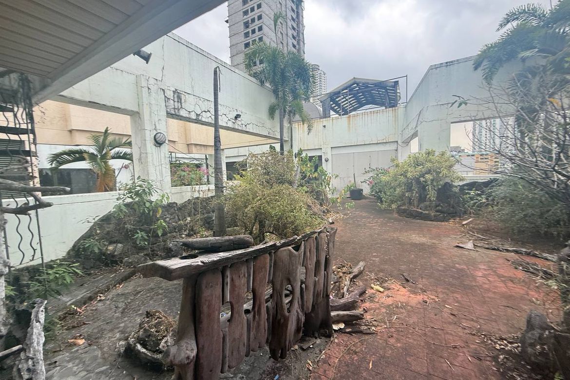Shophouse for Sale in Ermita, Manila, Metro Manila near LRT-1 Pedro Gil – photo 2