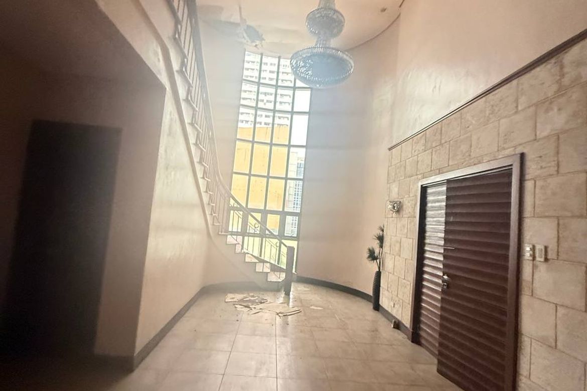 Shophouse for Sale in Ermita, Manila, Metro Manila near LRT-1 Pedro Gil – photo 4