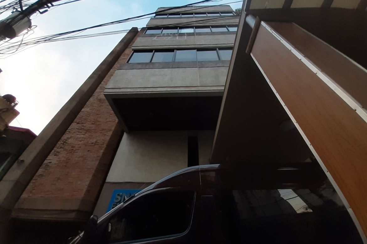 Shophouse for Sale in Highway Hills, Mandaluyong, Metro Manila near MRT-3 Shaw Boulevard